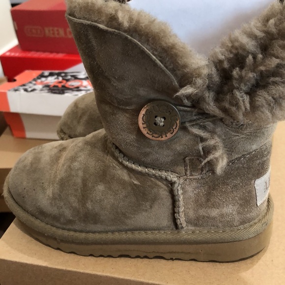 Uggs - Picture 6 of 9